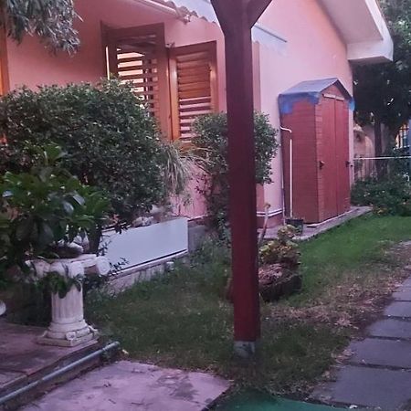 Stanza In Villa Con Giardino Con Box Doccia Idromassaggio Rent A Car Aci Bonaccorsi エクステリア 写真
