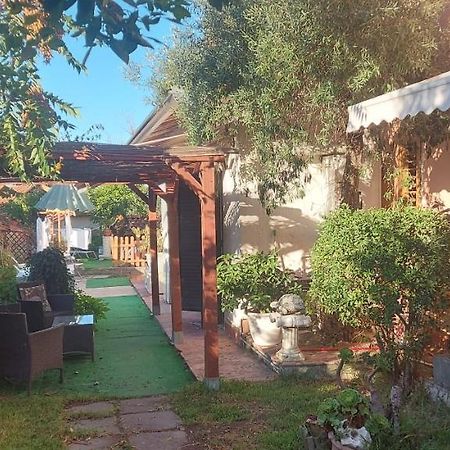 Stanza In Villa Con Giardino Con Box Doccia Idromassaggio Rent A Car Aci Bonaccorsi エクステリア 写真