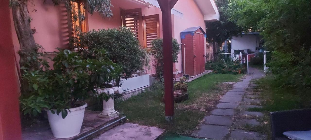Stanza In Villa Con Giardino Con Box Doccia Idromassaggio Rent A Car Aci Bonaccorsi エクステリア 写真