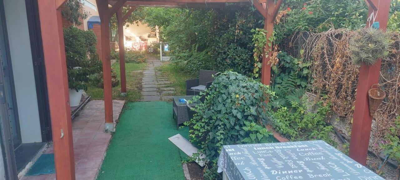 Stanza In Villa Con Giardino Con Box Doccia Idromassaggio Rent A Car Aci Bonaccorsi エクステリア 写真