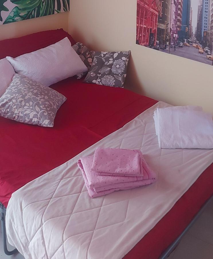 Stanza In Villa Con Giardino Con Box Doccia Idromassaggio Rent A Car Aci Bonaccorsi エクステリア 写真